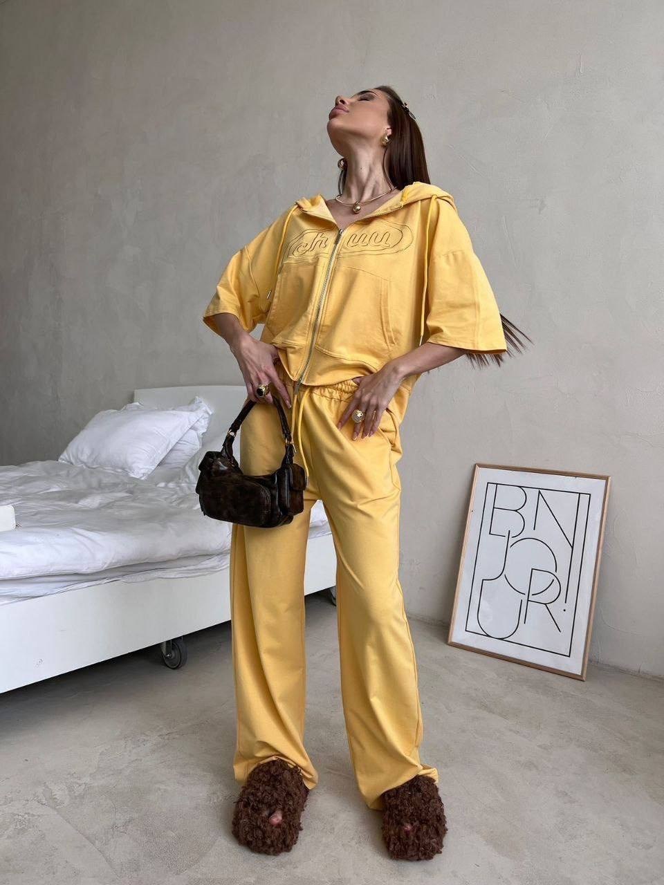 женские костюмы,стильные костюмы,,костюм женский спортивный,костюм желтый