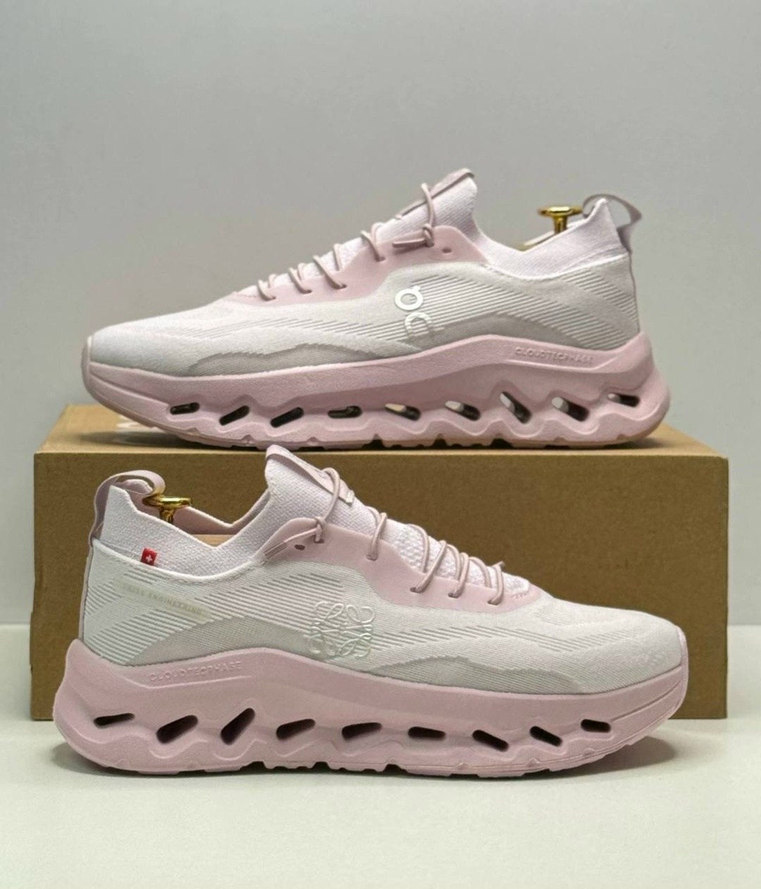 розовые кроссовки,женские кроссовки,кроссовки для женщин,loewe кроссовки, спортивная