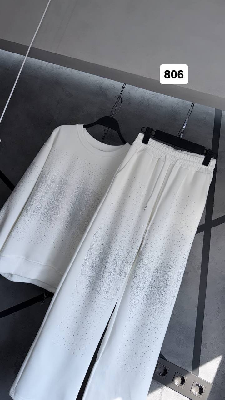 стильные костюмы,трикотажный костюм,костюм со стразами,белые костюмы,женские костюмы