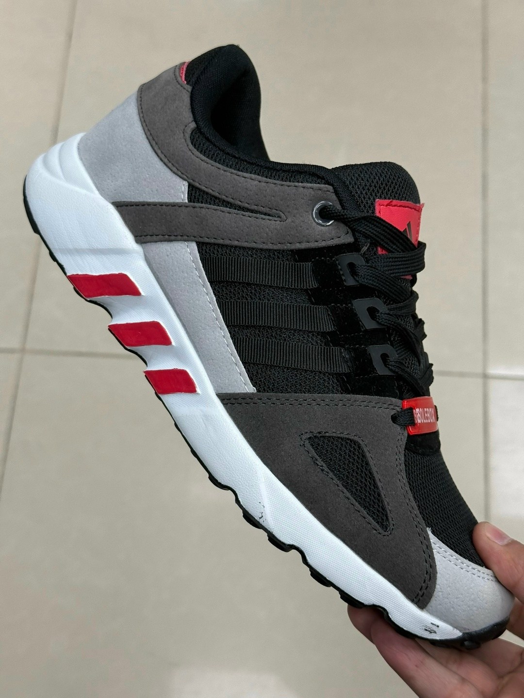 осенние кроссовки адидас,кроссовки adidas,кроссовки адидас эквипмент,кроссовки адидас zx 700 мужские,кроссовки адидас мужские красно чёрные