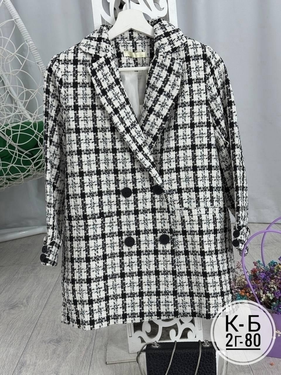 жакет в клетку,жакет твидовый,пиджак с рисунком гусиная лапка,карманы на твидовом жакете,блейзер в клетку