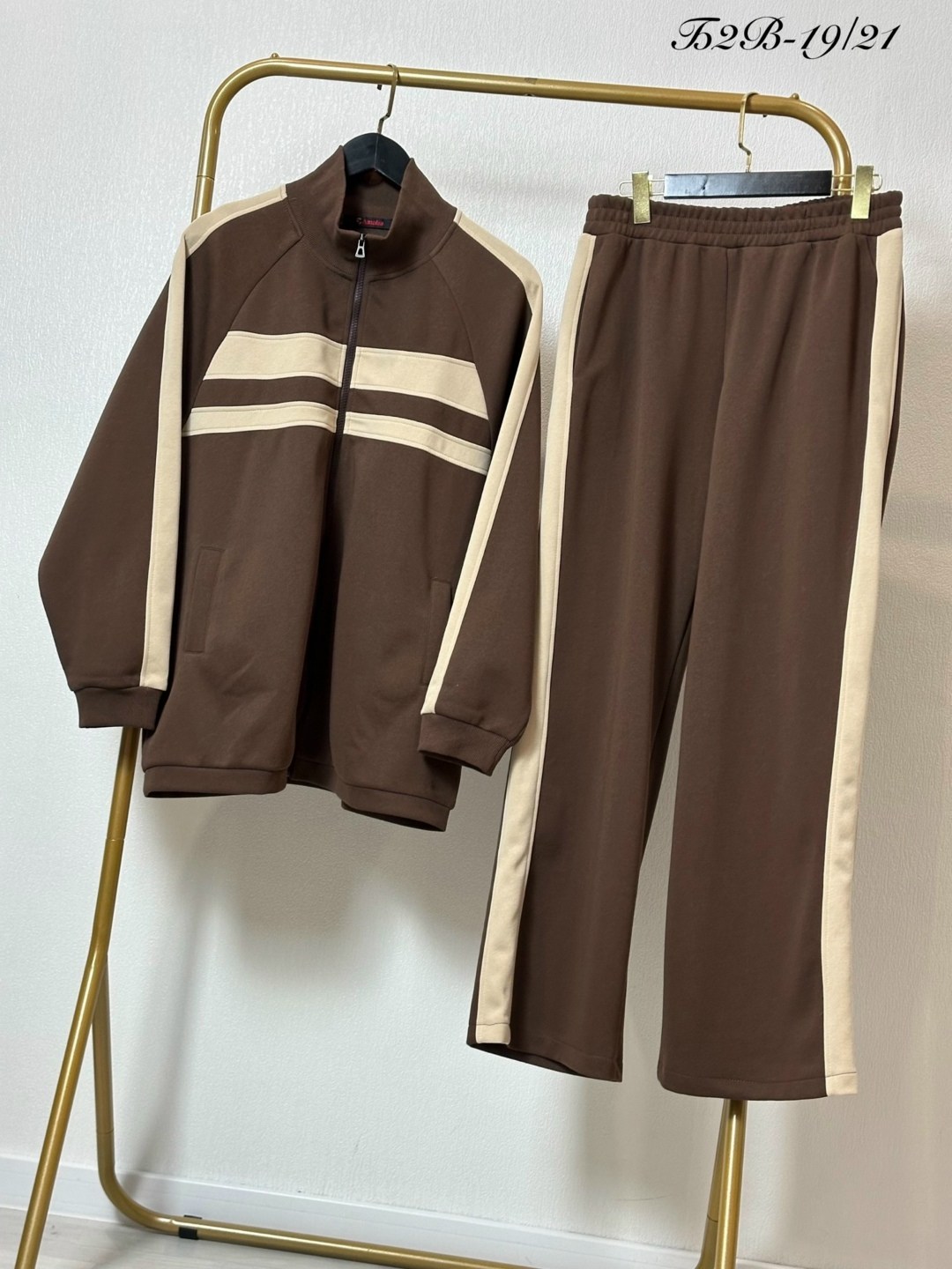 костюм женский,костюм спортивный,спортивный костюм fantazia mod 4964 молочный, светлый коричневый размер 44-54,спортивный костюм женский,костюм с брюками