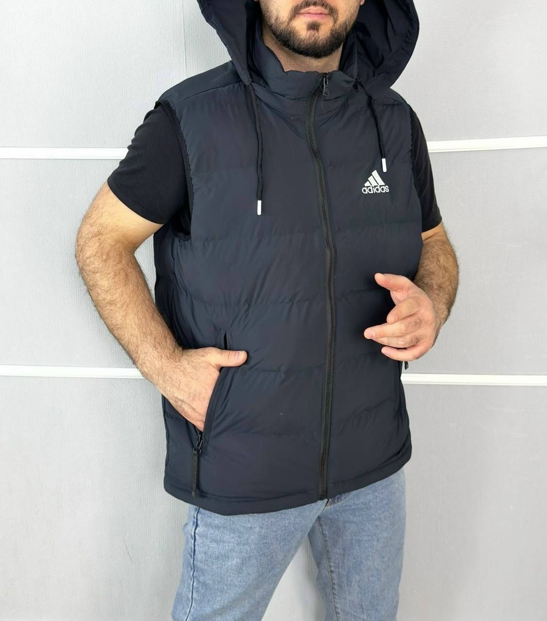 жилет adidas мужской,жилетка adidas,жилет adidas,жилет мужской,безрукавка адидас мужская