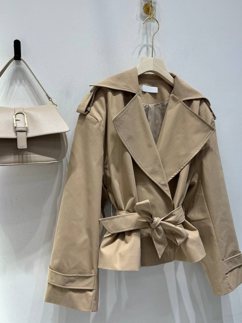 тренч с поясом,тренч короткий,одежда стильная,стильные наряды