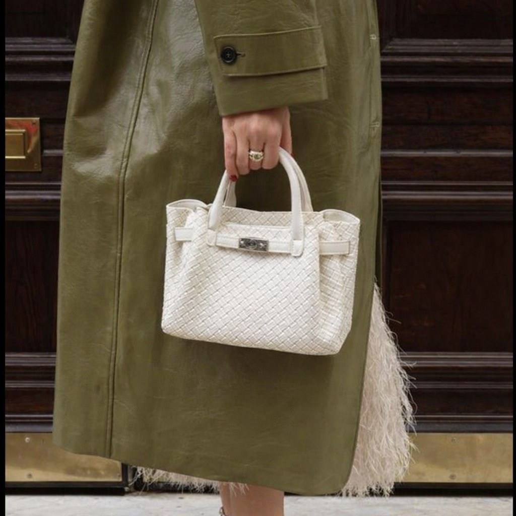 модная женская сумка,стильные костюмы,модная сумка,стильные образы