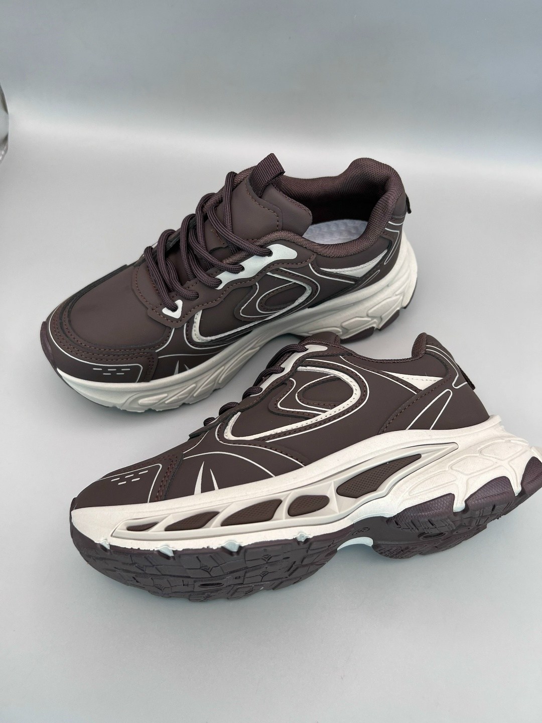 кроссовки,кроссовки женскиe,кроссовки женские толстые низкие коричневый hotwind,повседневные кроссовки,кроссовки мужской