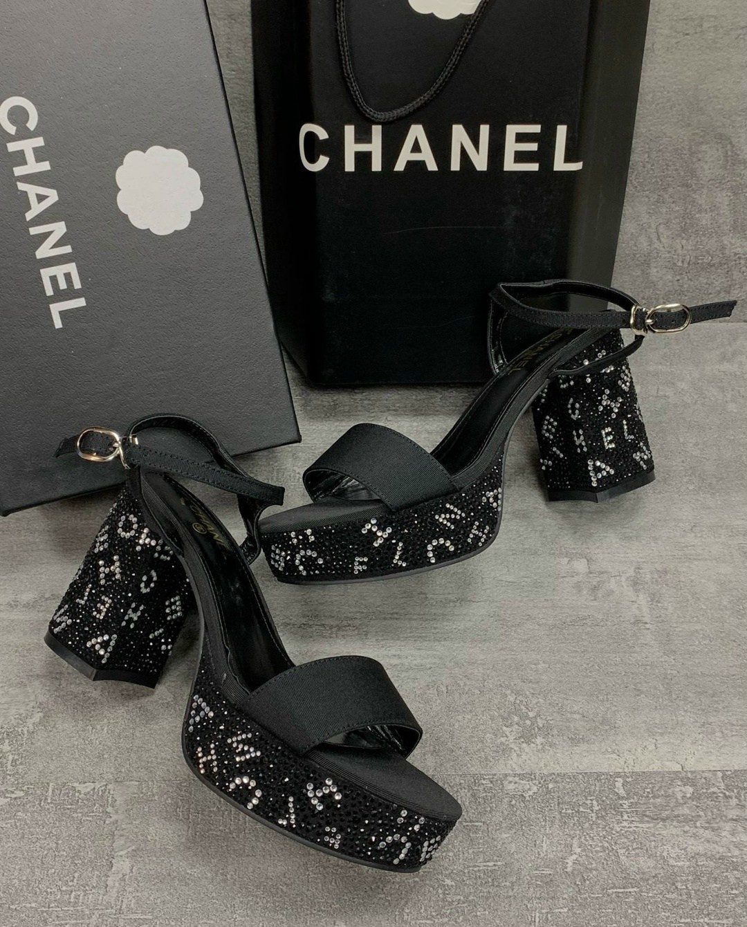 босоножки на каблуках,замшевые босоножки,черные босоножки,босоножки женские,босоножки на толстом каблуке