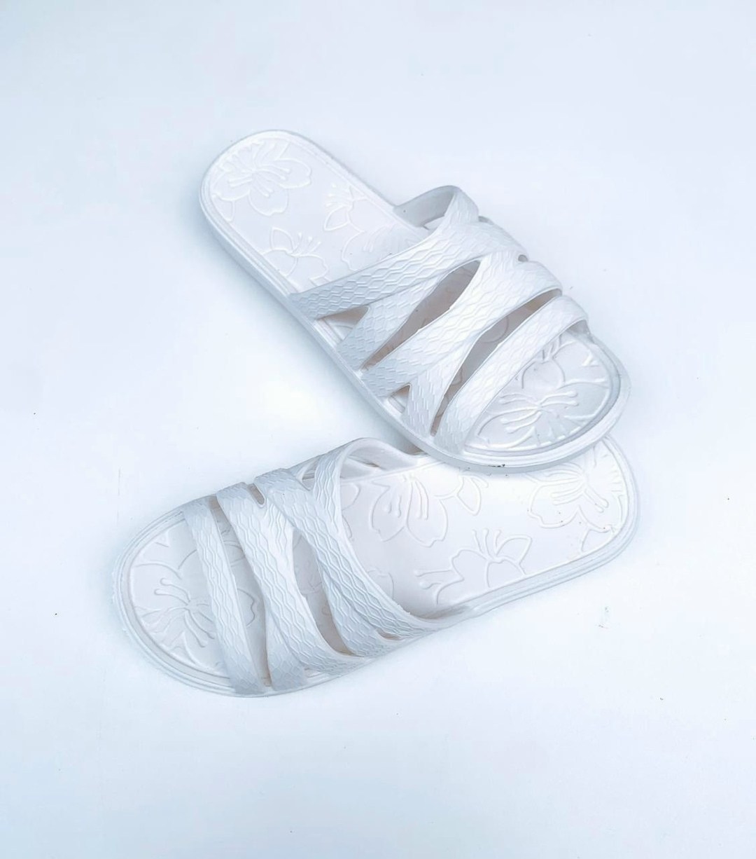 женские шлепанцы,белые шлепанцы,сланцы женские,белые тапочки,пантолеты женские