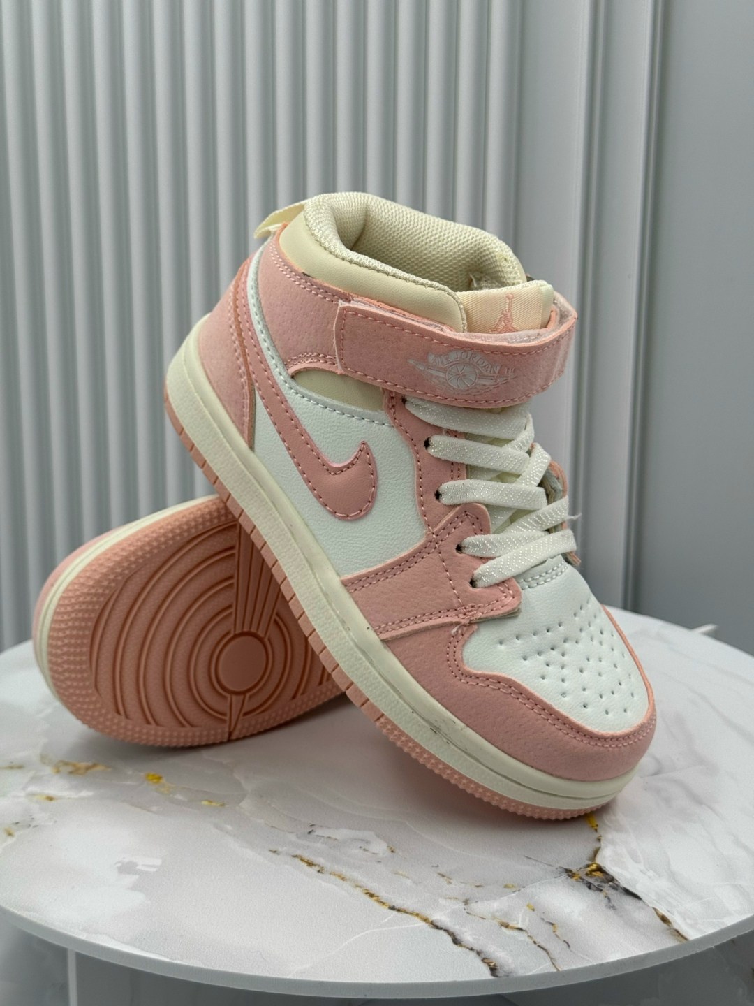 кроссовки nike air jordan 1,nike air jordan 1,nike air jordan 1 mid,кроссовки мальчику,модели обуви
