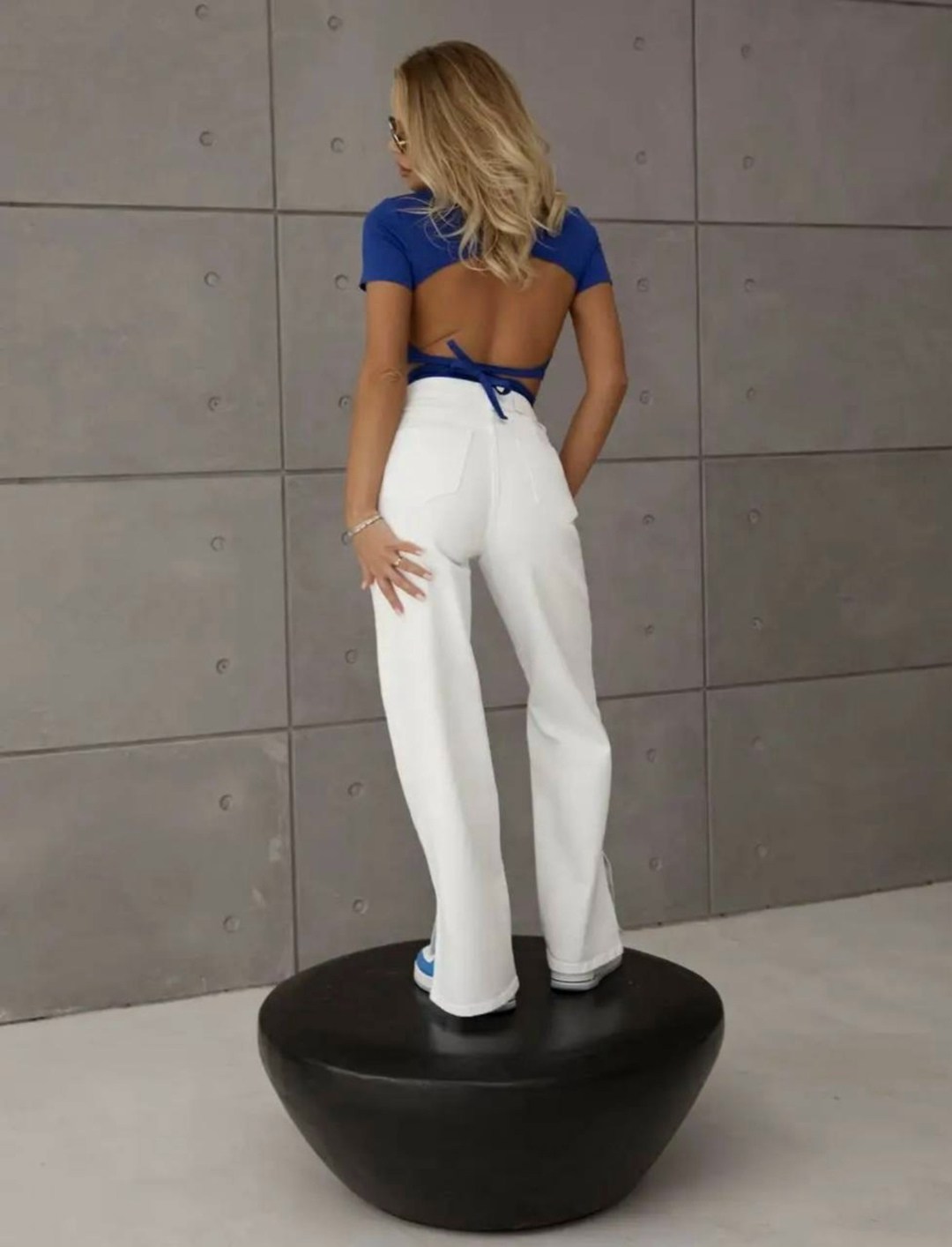 белые джинсы,джинсы женские белые,джинсы женские,стильные джинсы,джинсы с разрезом