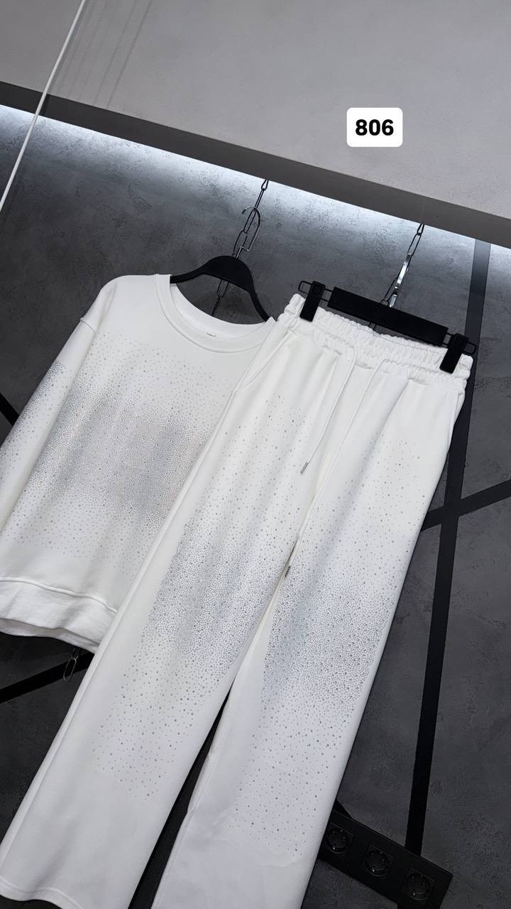 стильные костюмы,трикотажный костюм,костюм со стразами,белые костюмы,женские костюмы