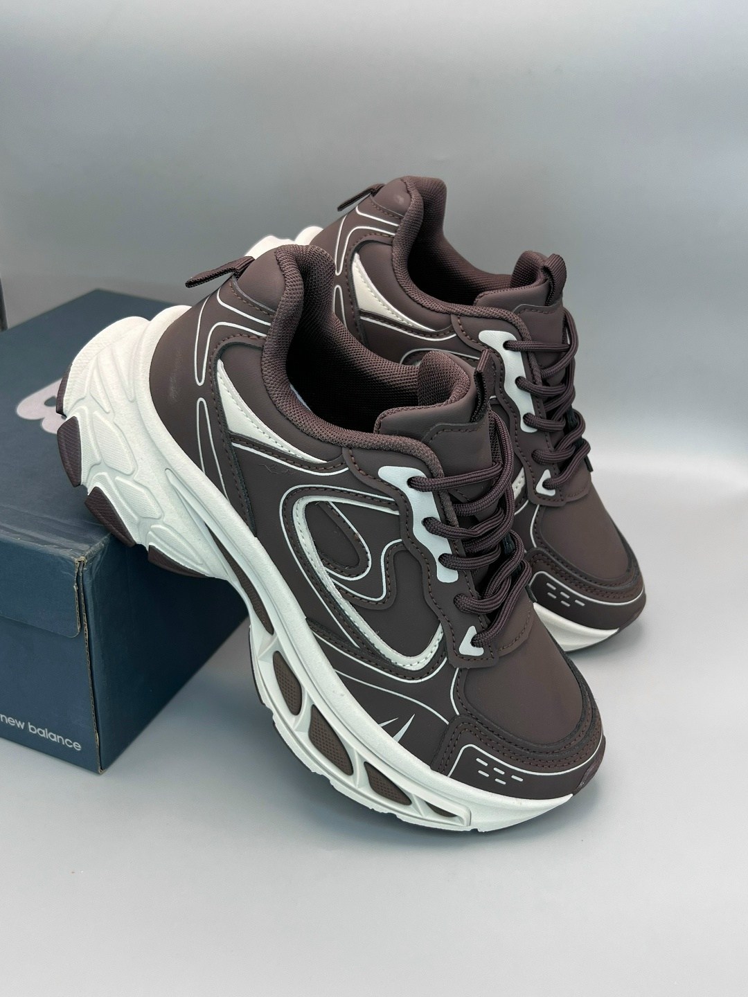 кроссовки,кроссовки женскиe,кроссовки женские толстые низкие коричневый hotwind,повседневные кроссовки,кроссовки мужской