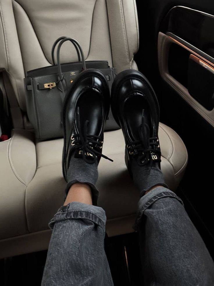 женские лоферы миу миу,лоферы miu miu женские,женские кожаные лоферы miu miu 2026 черные на шнурках,лоферы miu miu,лоферы miu miu женские премиум