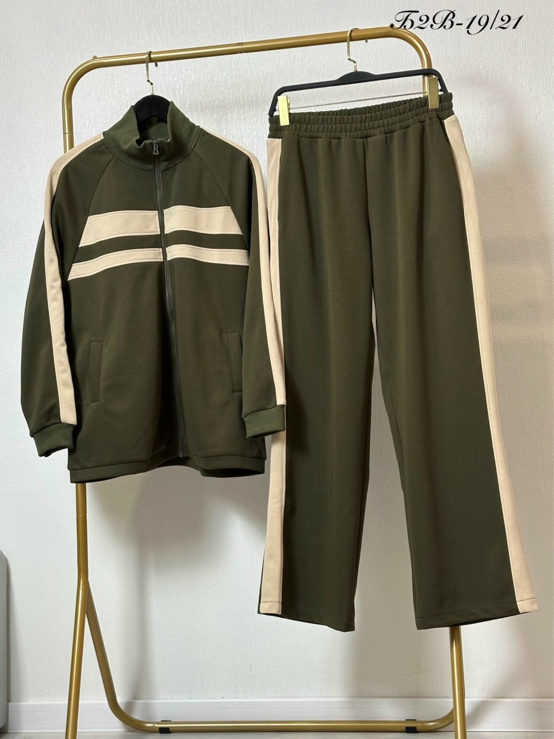 костюм женский,костюм спортивный,спортивный костюм fantazia mod 4964 молочный, светлый коричневый размер 44-54,спортивный костюм женский,костюм с брюками