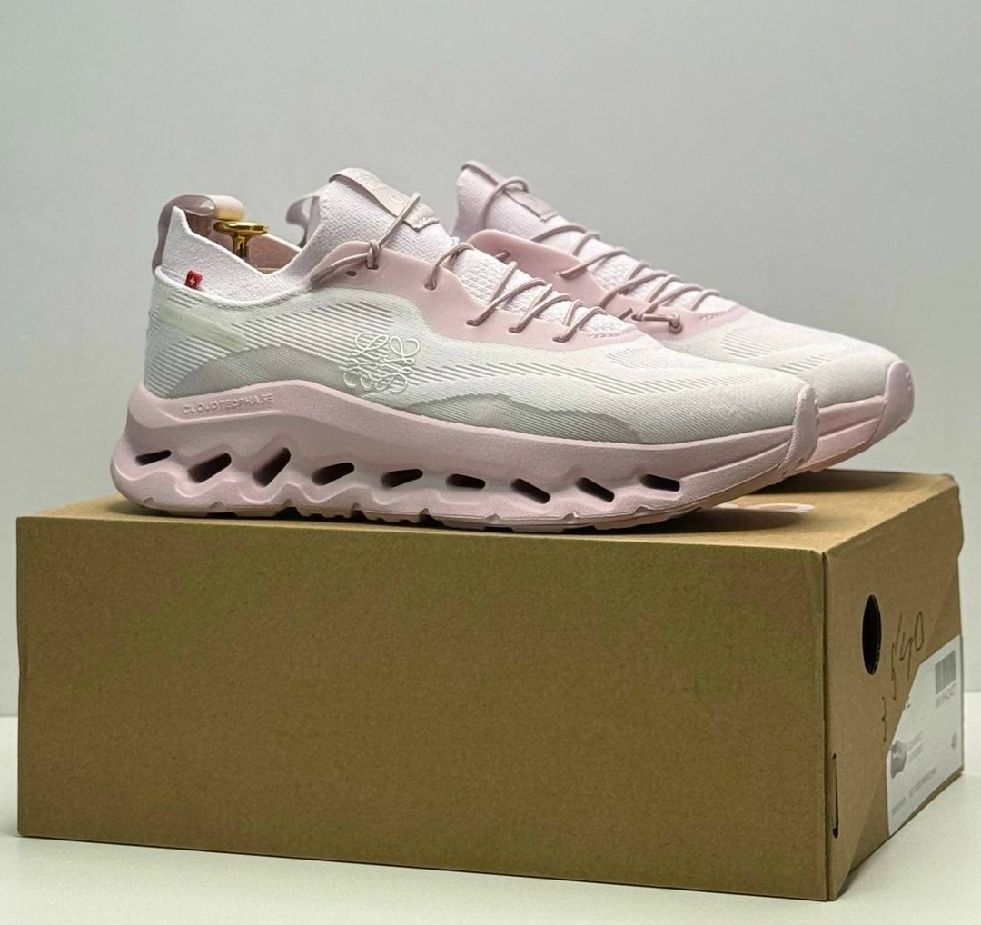 розовые кроссовки,женские кроссовки,кроссовки для женщин,loewe кроссовки, спортивная