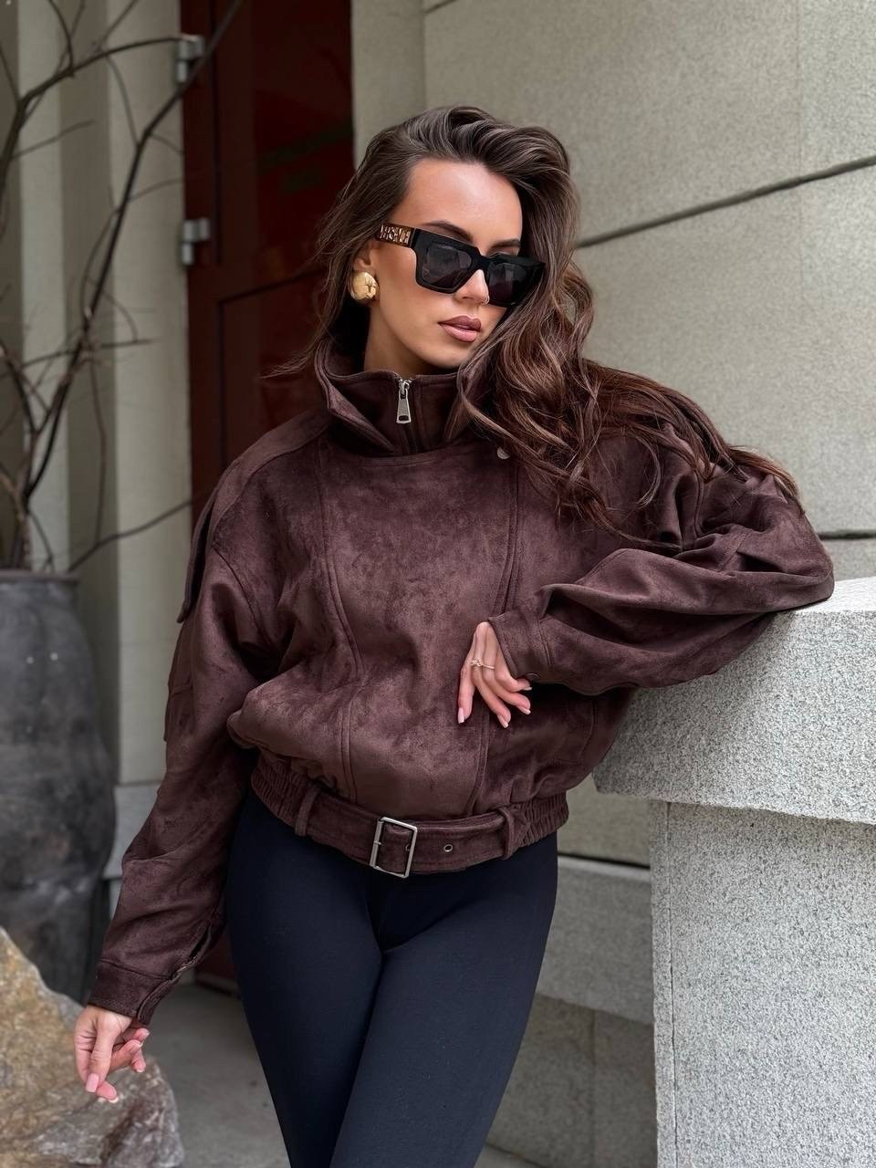 женская куртка бомбер из эко замши коричневого цвета,куртка замшевая,модная куртка,куртка замшевая женская,бомбер куртка