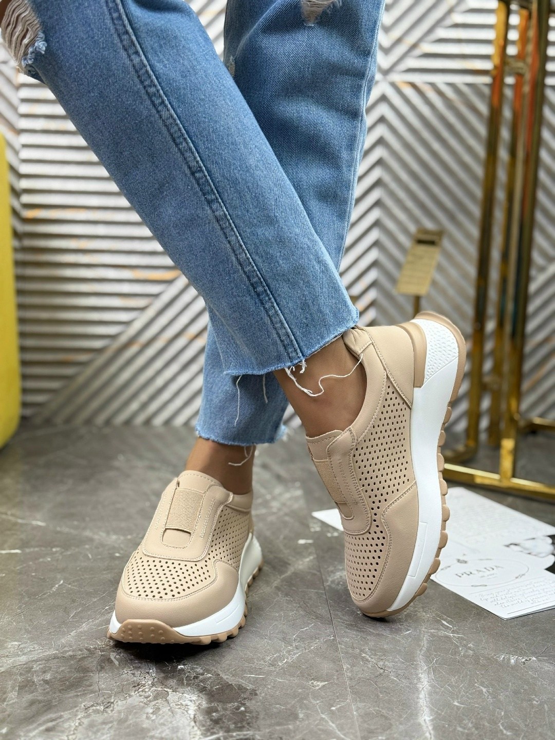 ,кроссовки женскиe,кроссовки с перфорацией,бежевые кроссовки,кроссовки кожаные с перфорацией