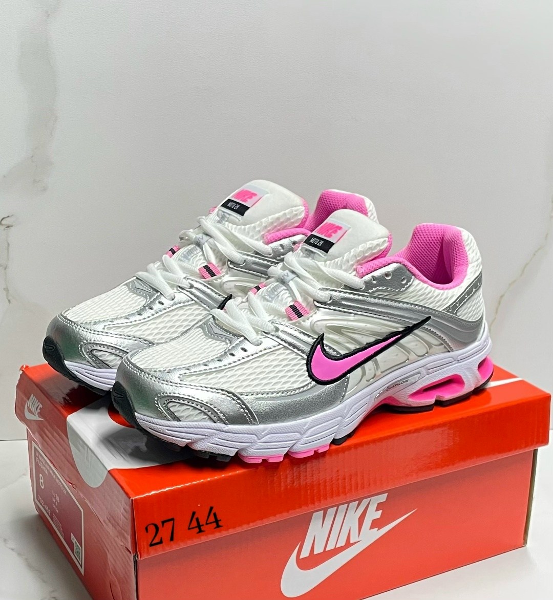 кроссовки nike initiator,кроссовки женские nike,кроссовки,женские беговые кроссовки initiator от finish line nike белый,женские кроссовки nike air max