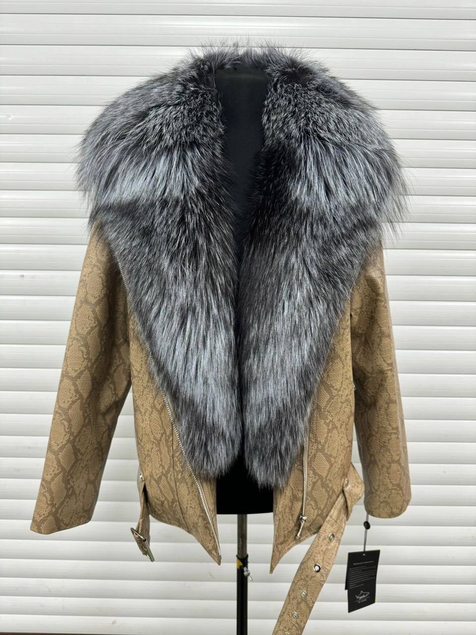 джинсовка с мехом чернобурки,куртка женская с мехом чернобурки,куртки комбинированные с мехом женские,куртка с мехом,куртка с натуральным мехом