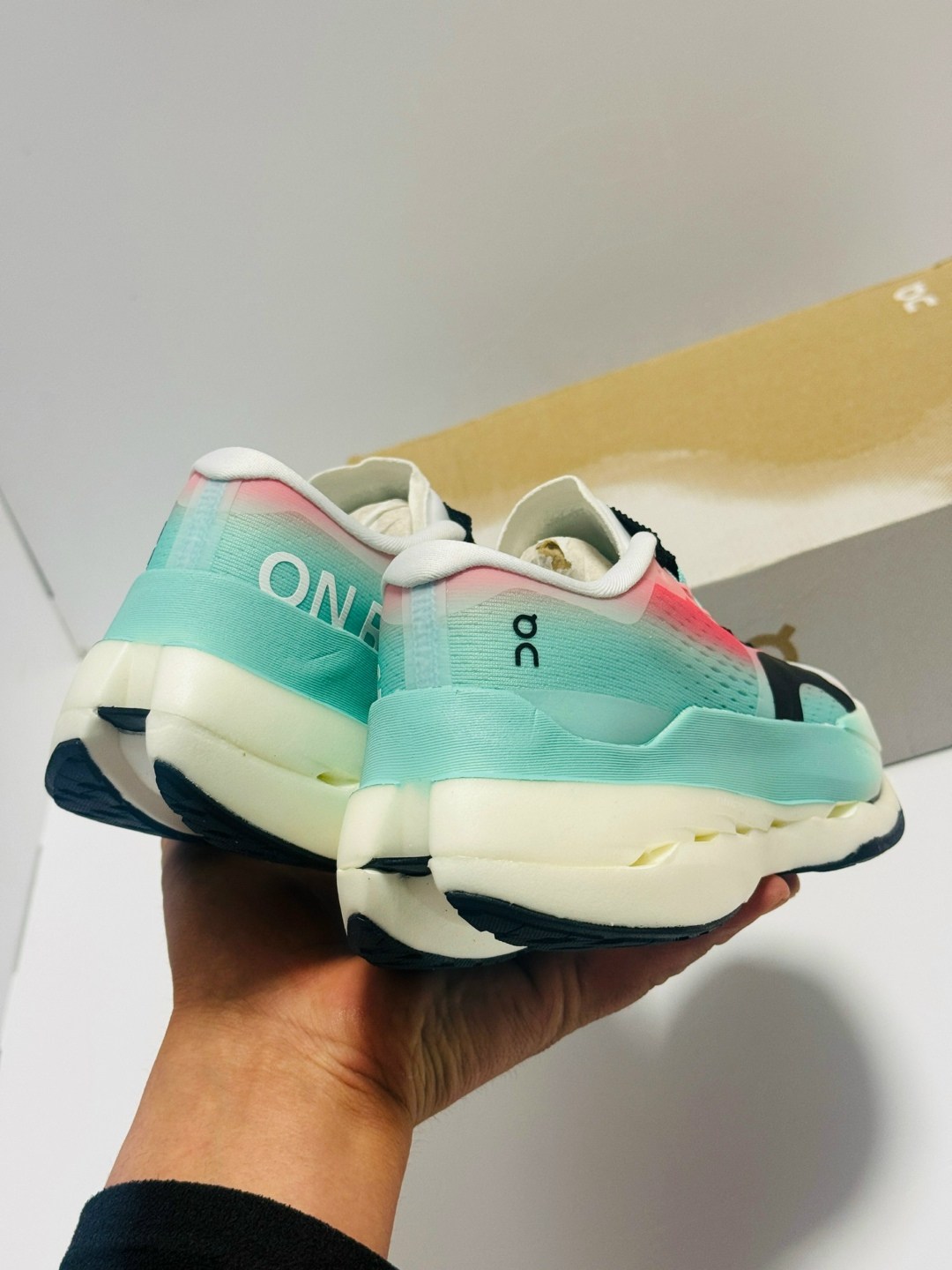 кроссовки,женские кроссовки,кроссовки женские беговые,кроссовки беговые,кроссовки on