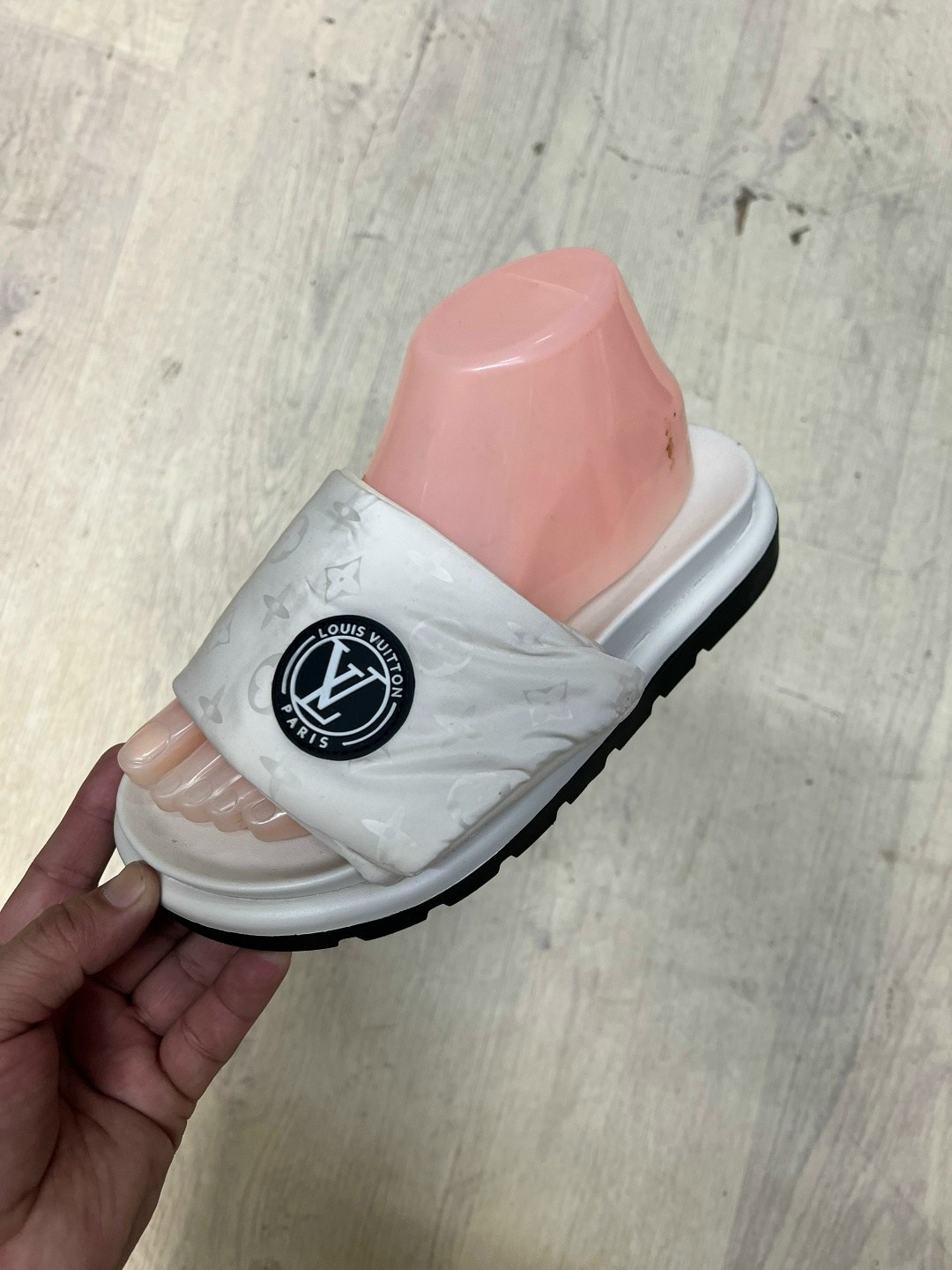 шлепанцы луи виттон,,луи витон новая коллекция шлепки,луи виттон тапки,тапки мужские