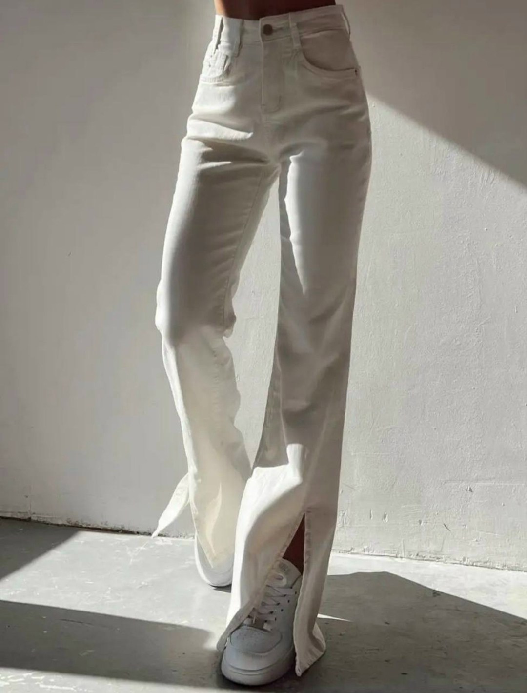 белые джинсы,джинсы женские белые,джинсы женские,стильные джинсы,джинсы с разрезом