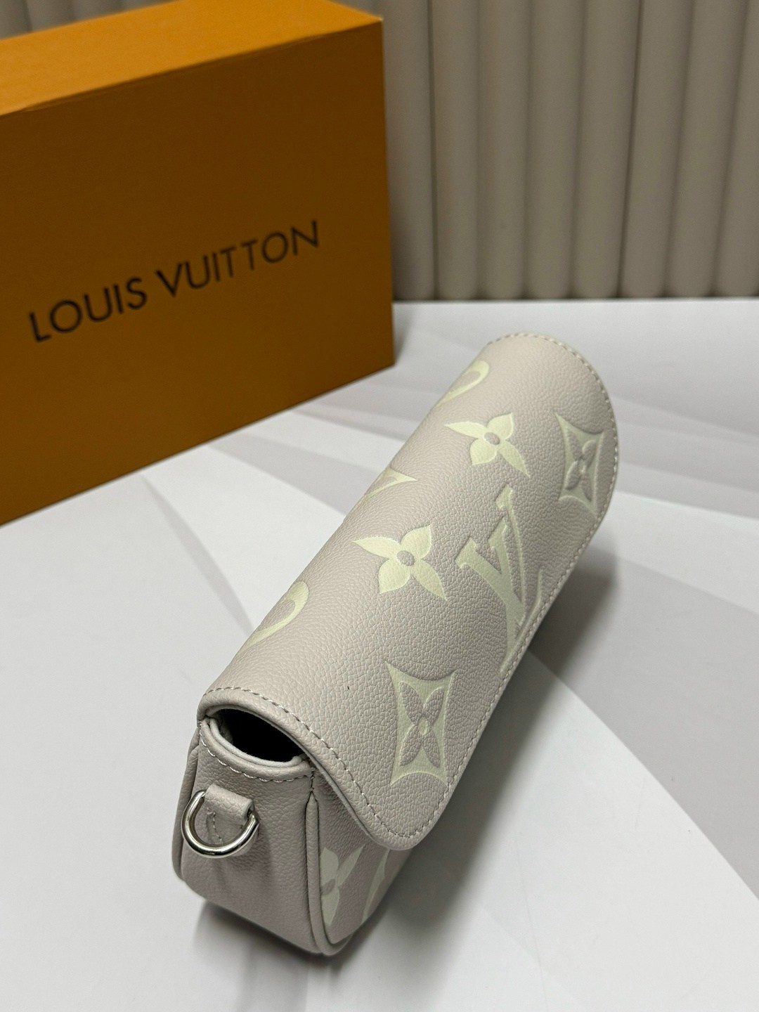 louis vuitton сумка на плечо,сумка женская louis vuitton,сумка louis vuitton,брендовые сумочки,модная женская сумка
