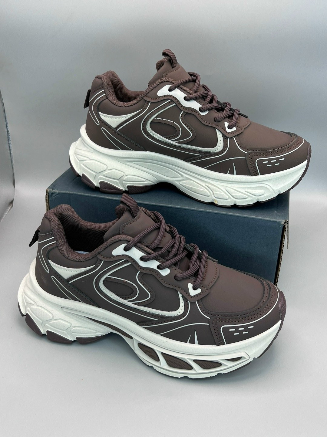 кроссовки,кроссовки женскиe,кроссовки женские толстые низкие коричневый hotwind,повседневные кроссовки,кроссовки мужской