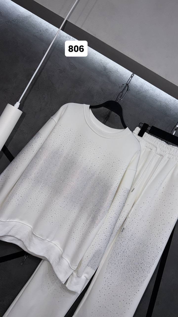 стильные костюмы,трикотажный костюм,костюм со стразами,белые костюмы,женские костюмы