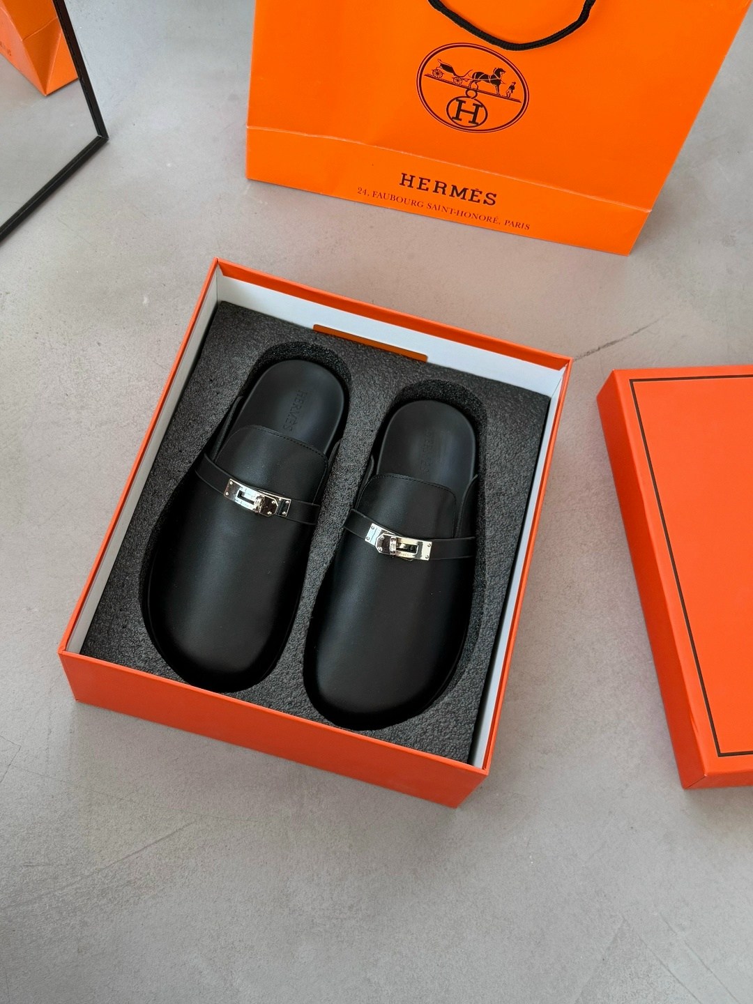 шлепанцы hermes,hermes мюли женские,,тапки hermes chypre,шлепки hermes