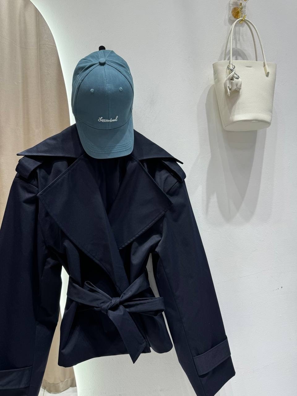 тренч с поясом,тренч короткий,одежда стильная,стильные наряды