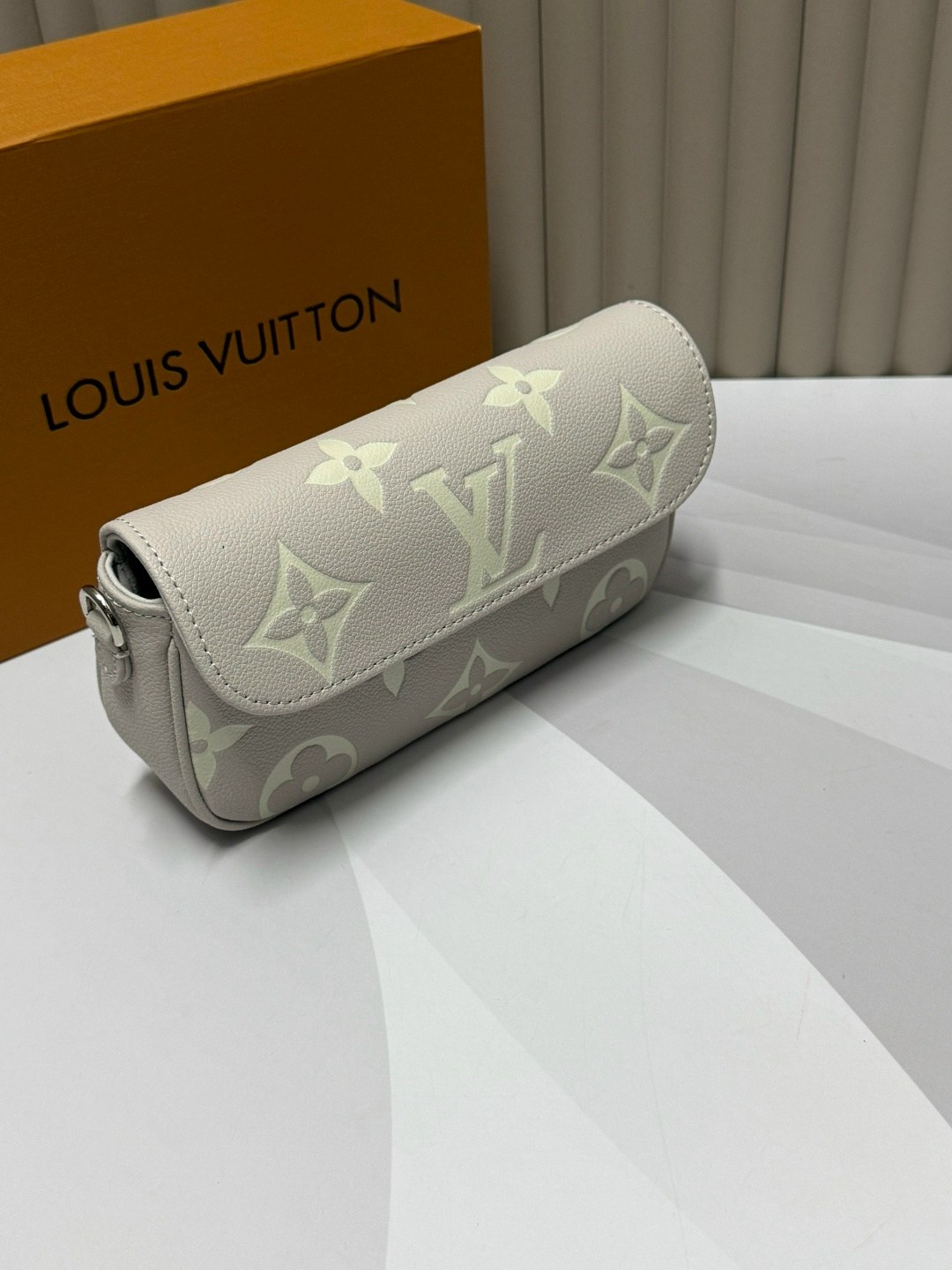 louis vuitton сумка на плечо,сумка женская louis vuitton,сумка louis vuitton,брендовые сумочки,модная женская сумка