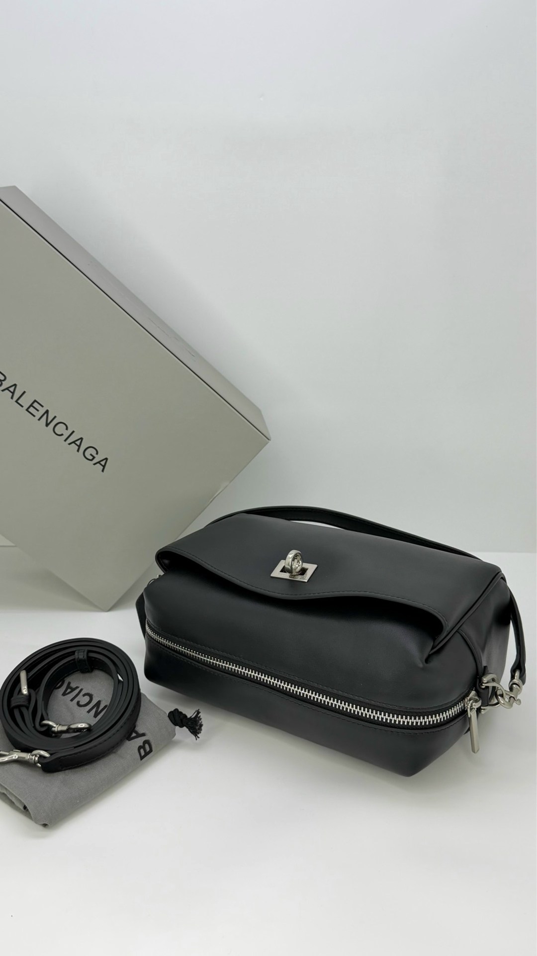 balenciaga сумка,сумка balenciaga rodeo,сумка баленсиага,balenciaga сумка женская,сумка balenciaga натуральная кожа 35-24 см