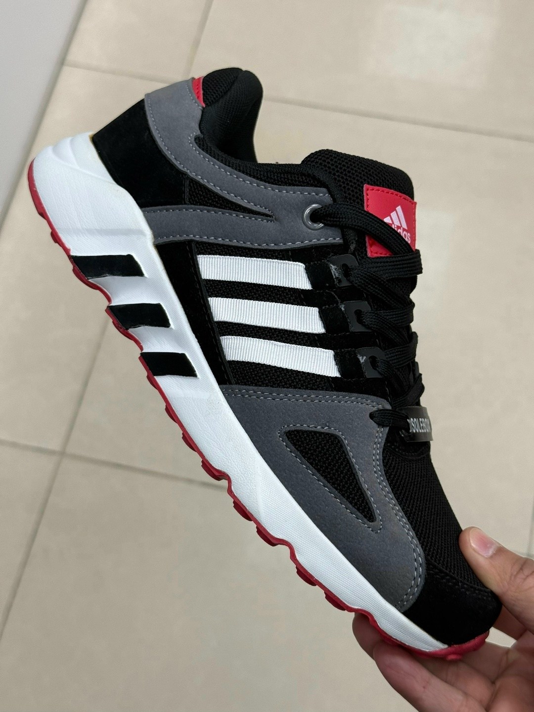 осенние кроссовки адидас,кроссовки adidas,кроссовки адидас эквипмент,кроссовки адидас zx 700 мужские,кроссовки адидас мужские красно чёрные