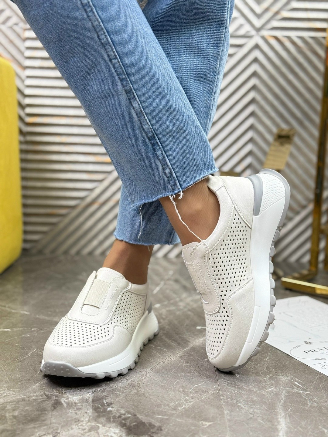 ,кроссовки женскиe,кроссовки с перфорацией,бежевые кроссовки,кроссовки кожаные с перфорацией