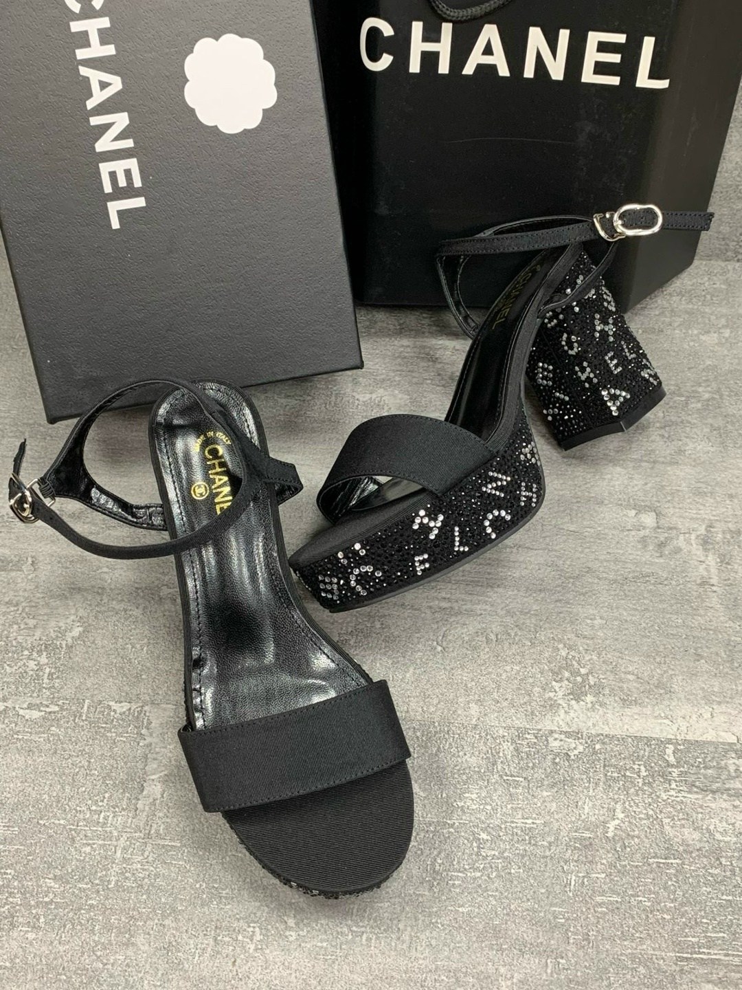 босоножки на каблуках,замшевые босоножки,черные босоножки,босоножки женские,босоножки на толстом каблуке