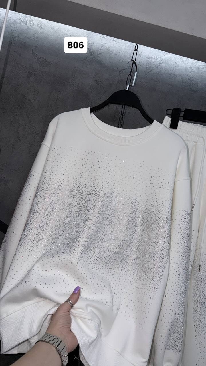 стильные костюмы,трикотажный костюм,костюм со стразами,белые костюмы,женские костюмы