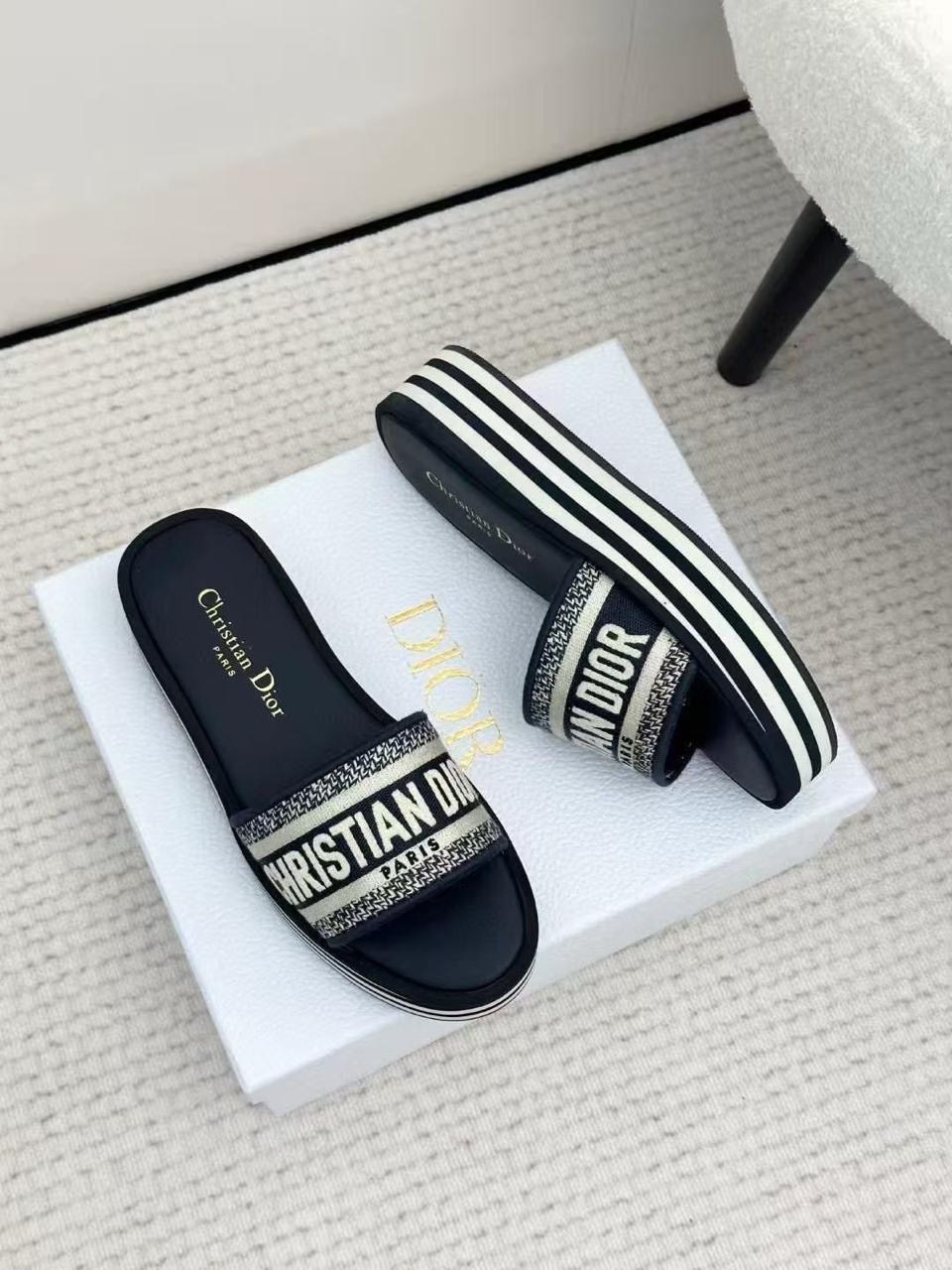 шлепанцы женские christian dior,шлепанцы кристиан диор,шлепанцы christian dior,dior dway шлепанцы,шлепанцы женские