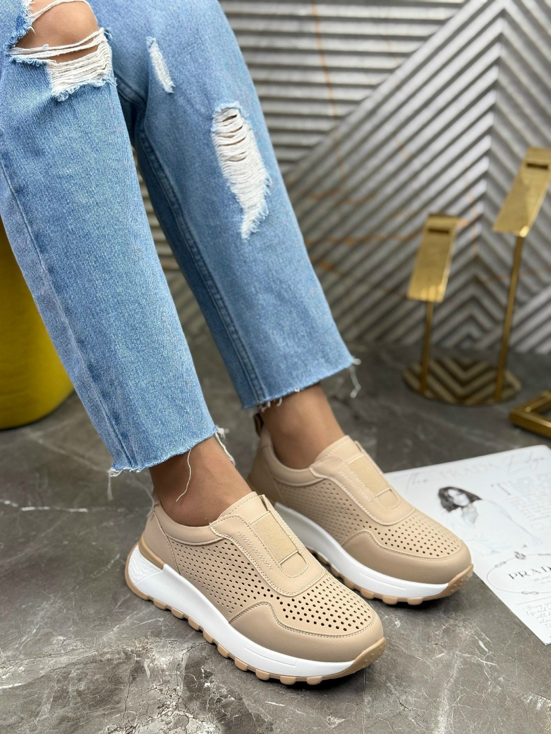 ,кроссовки женскиe,кроссовки с перфорацией,бежевые кроссовки,кроссовки кожаные с перфорацией