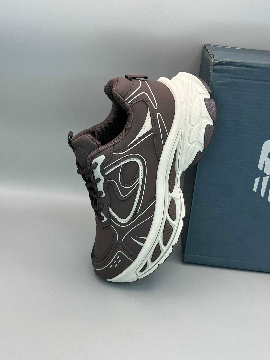 кроссовки,кроссовки женскиe,кроссовки женские толстые низкие коричневый hotwind,повседневные кроссовки,кроссовки мужской