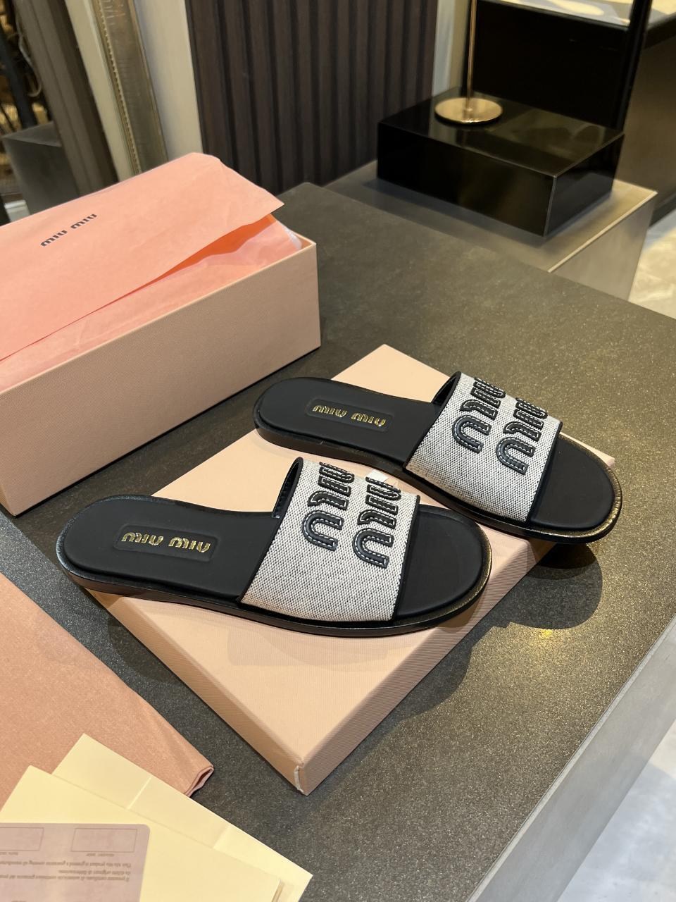 шлепанцы кристиан диор,,кожаные шлепанцы miu miu,шлепки диор,шлепанцы женские