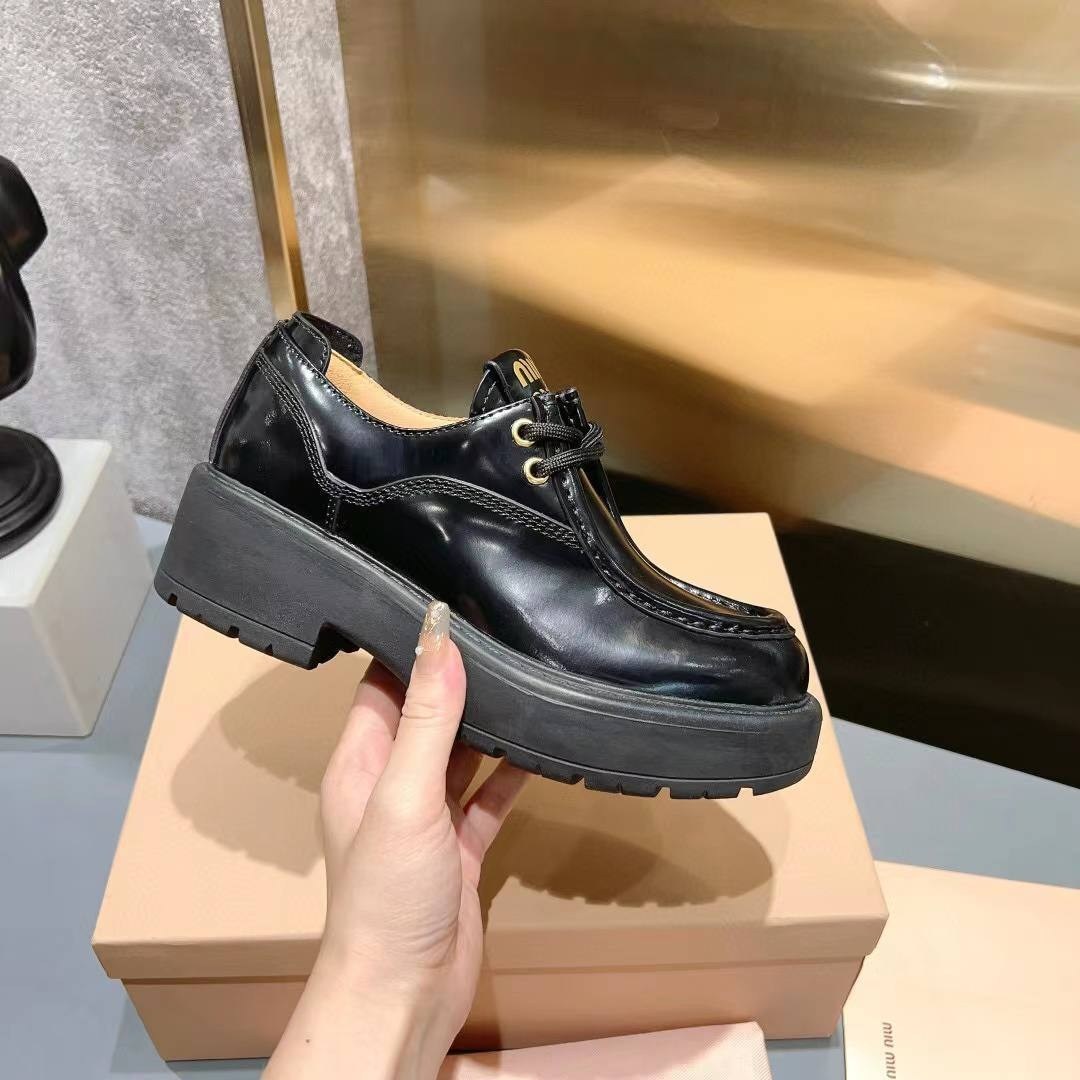 женские лоферы миу миу,лоферы miu miu женские,женские кожаные лоферы miu miu 2026 черные на шнурках,лоферы miu miu,лоферы miu miu женские премиум