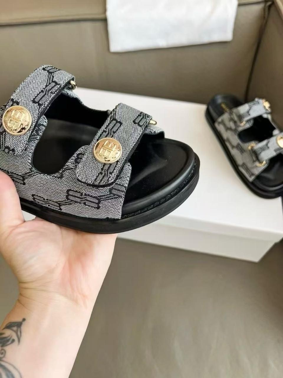 босоножки balenciaga,сандалии balenciaga,шлепанцы balenciaga,,женские шлепанцы