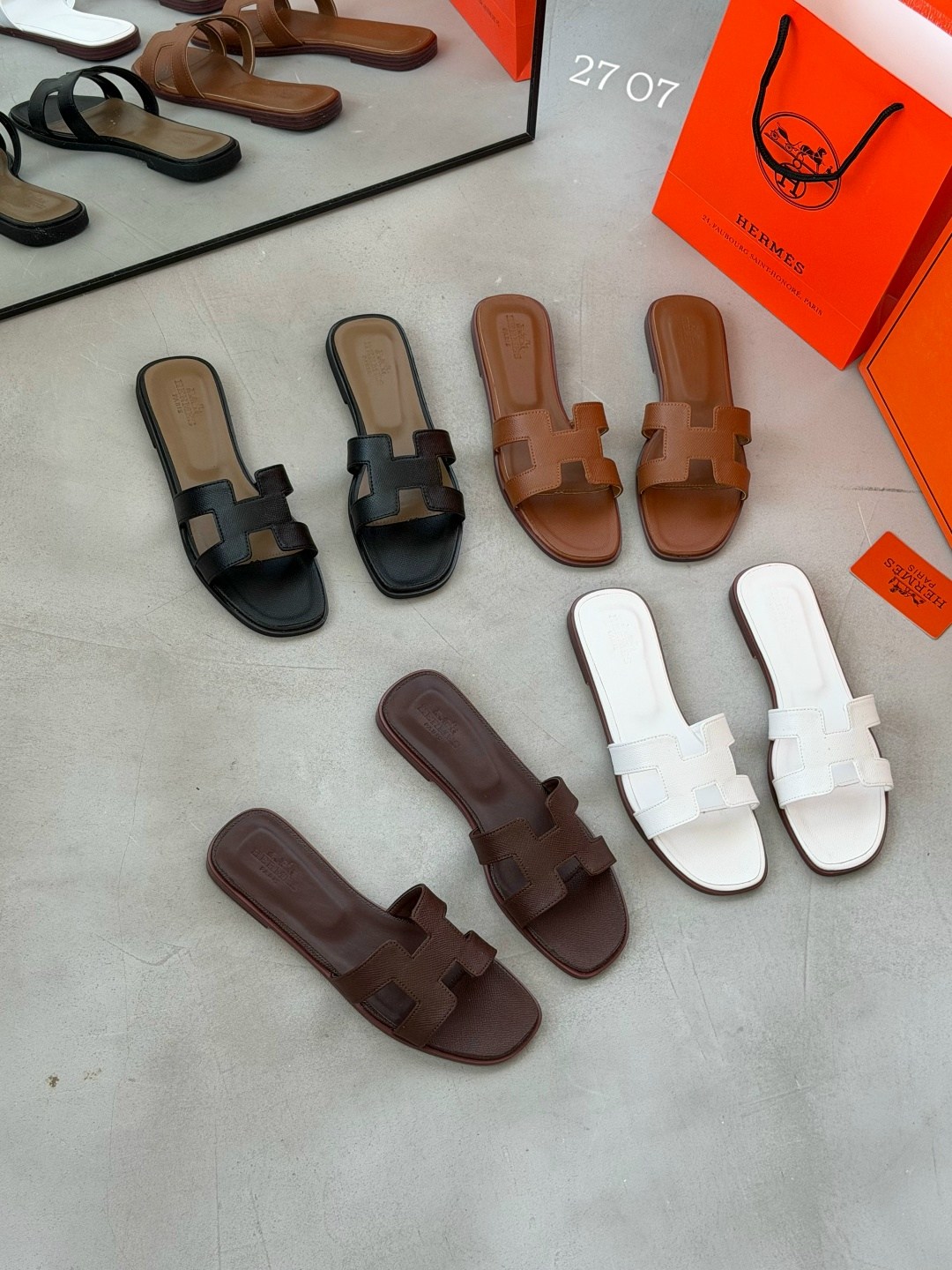 шлепки hermes женские,шлепки гермес женские,женские кожаные шлепки hermes oran коричневые,шлепки эрмес,шлепки hermes oran