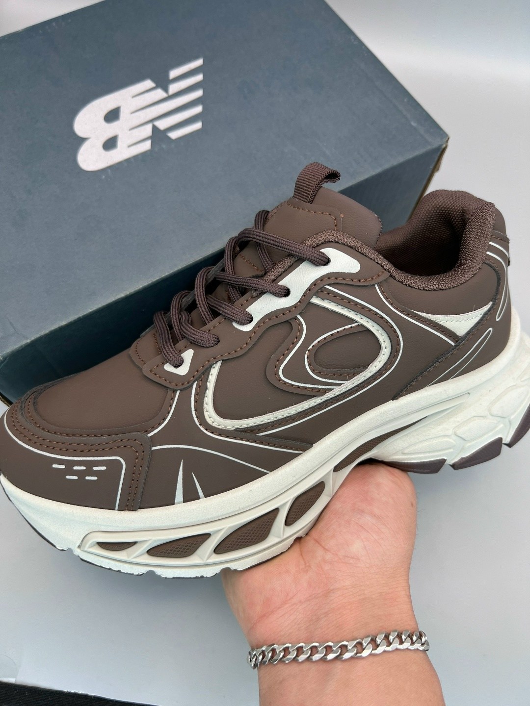 кроссовки,кроссовки женскиe,кроссовки женские толстые низкие коричневый hotwind,повседневные кроссовки,кроссовки мужской