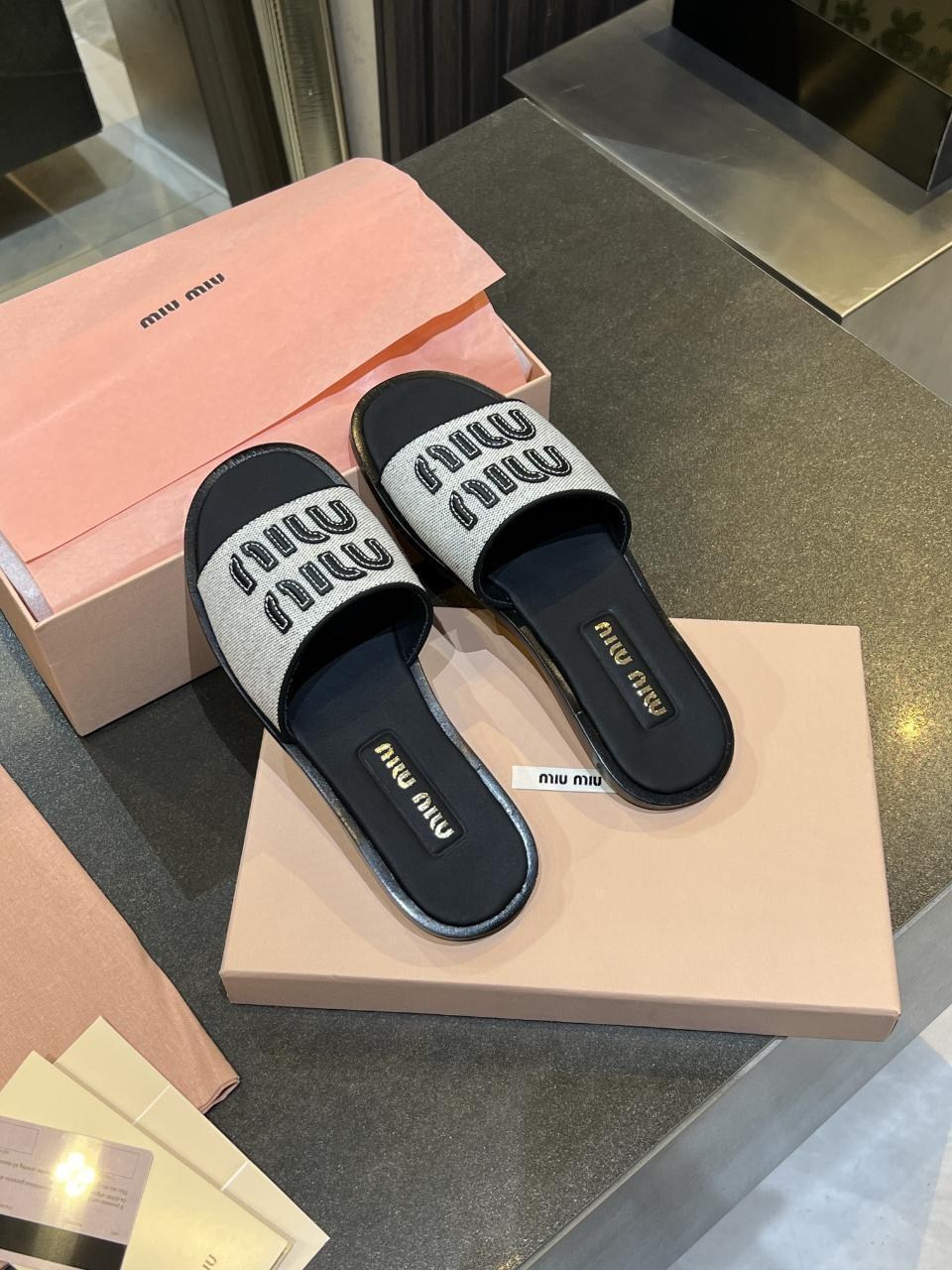 шлепанцы кристиан диор,,кожаные шлепанцы miu miu,шлепки диор,шлепанцы женские