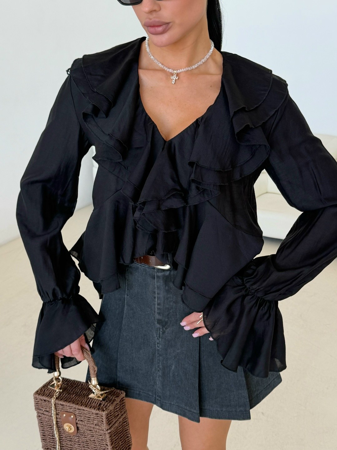 блузка с оборками,блузка шифоновая чёрная с рюшами ch-гипнотический стиль,блуза с объемным декором гипнотический стиль черная,женская блуза,блузка шифоновая чёрная с рюшами charutti