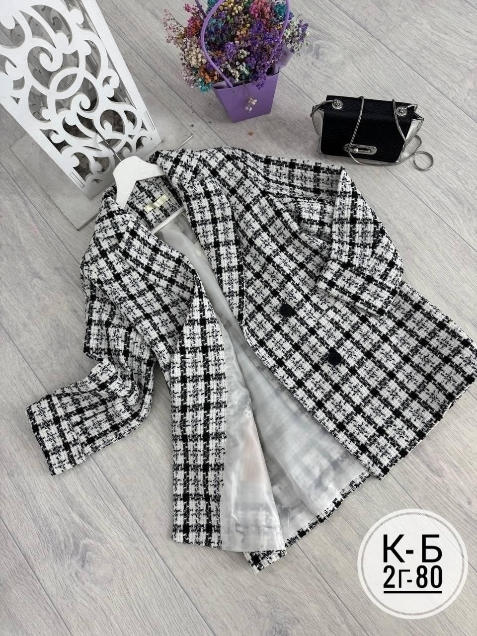 жакет в клетку,жакет твидовый,пиджак с рисунком гусиная лапка,карманы на твидовом жакете,блейзер в клетку