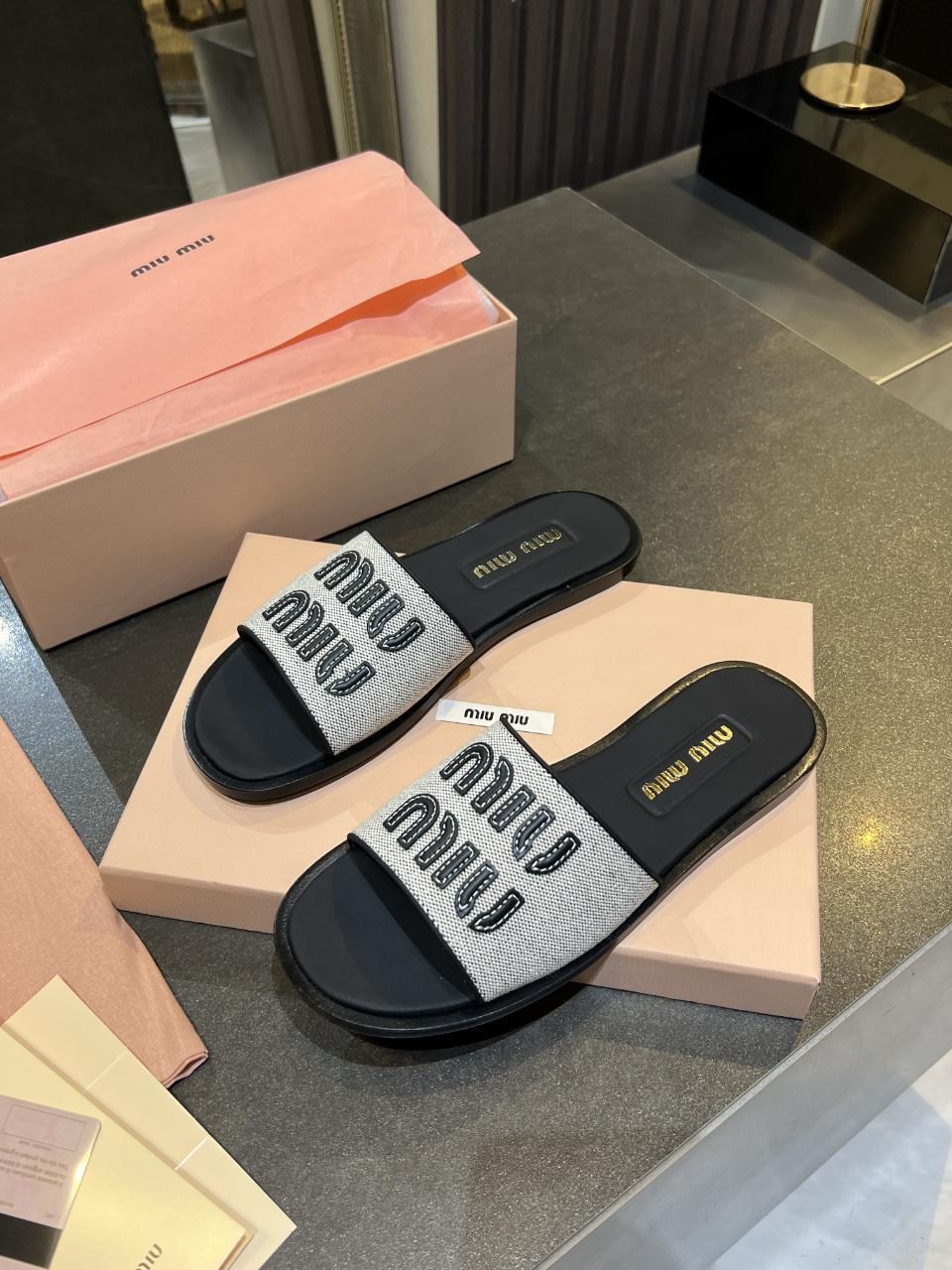 шлепанцы кристиан диор,,кожаные шлепанцы miu miu,шлепки диор,шлепанцы женские