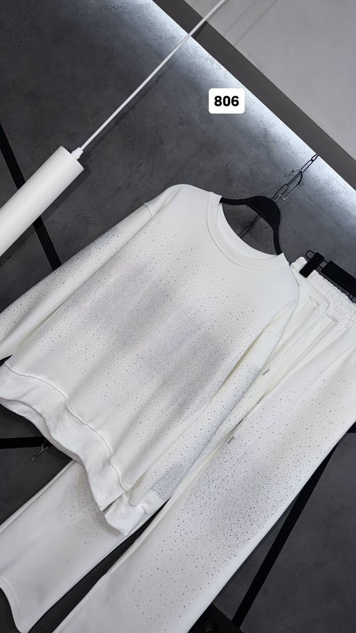 стильные костюмы,трикотажный костюм,костюм со стразами,белые костюмы,женские костюмы